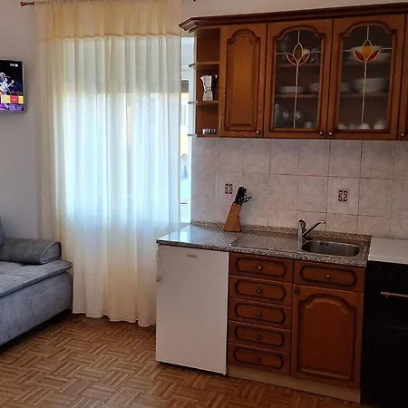 Apartment Zvone *