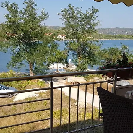 Zvone Apartment Veli Rat